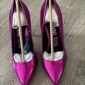 Gianni Bini Women's Metallic Spicy Pink Heels